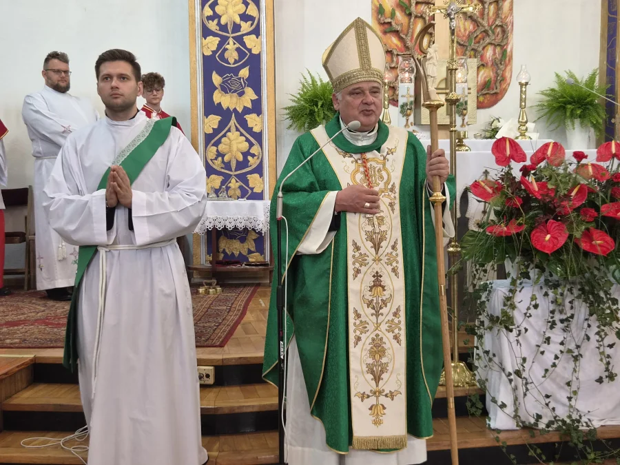 Ks. Konrad Krajewski z wizytą w naszej parafii.