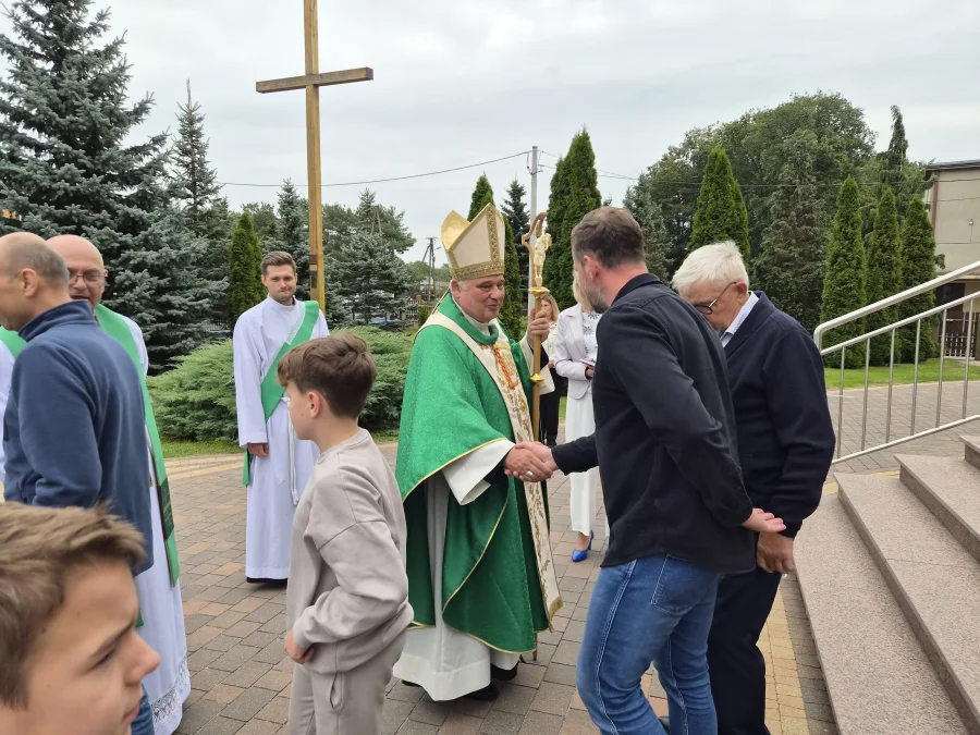 Ks. Konrad Krajewski z wizytą w naszej parafii.